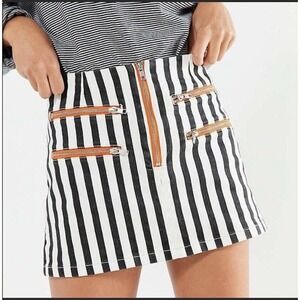 Urban Outfitters Womens A-Line Mini Skirt Small White Striped Stretch Front Zip